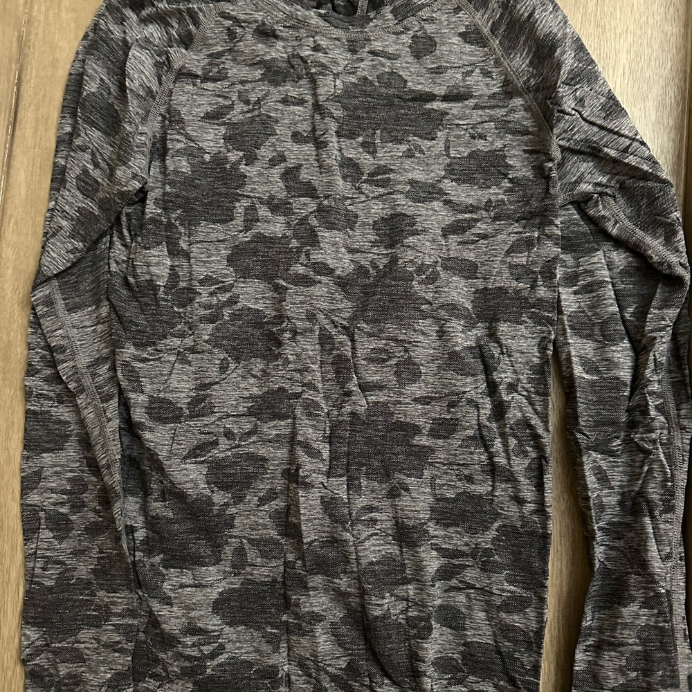 Athleta women’s Charcoal Camouflage Long Sleeve Tee